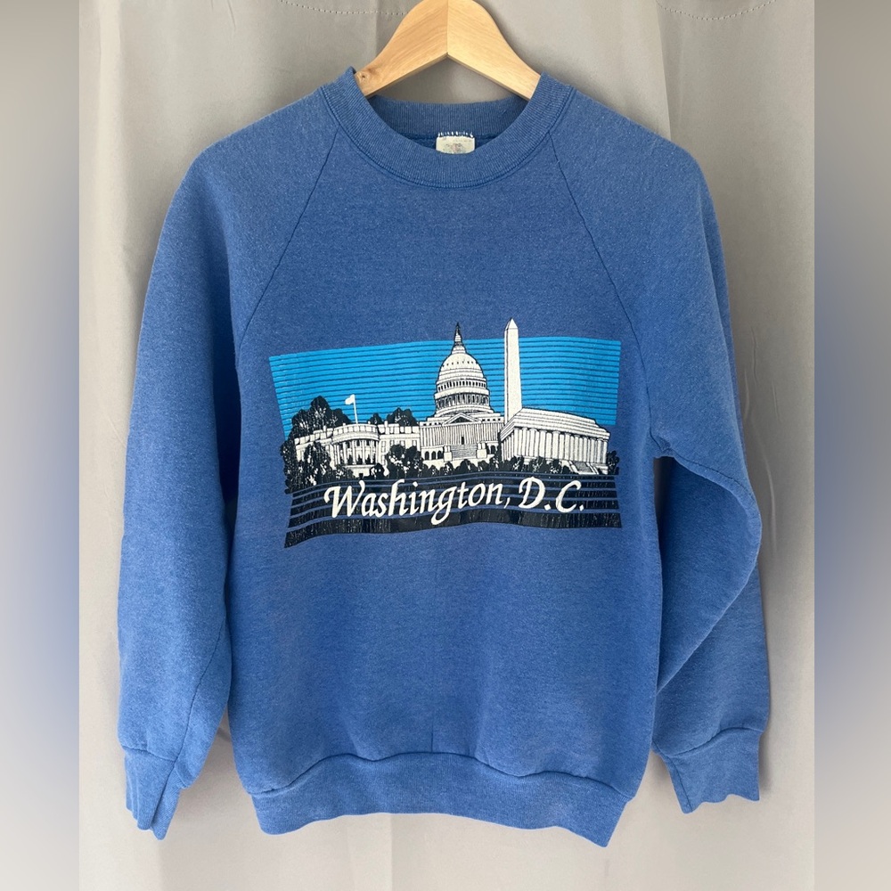VTG Men’s Washington DC Crewneck Sweatshirt-